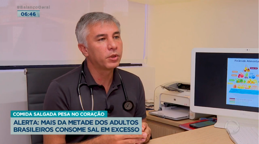 Mais da metade dos brasileiros consome sal em excesso