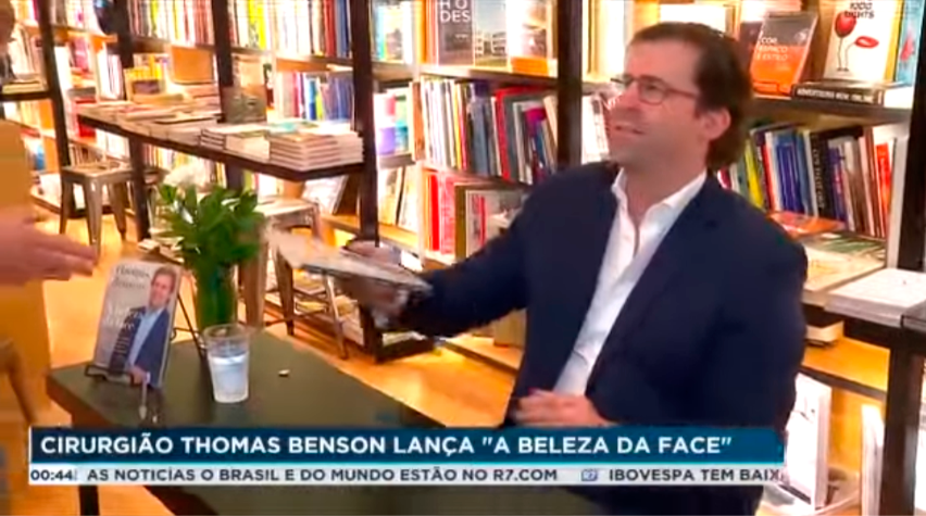 Cirurgião plástico Thomas Benson lança livro 